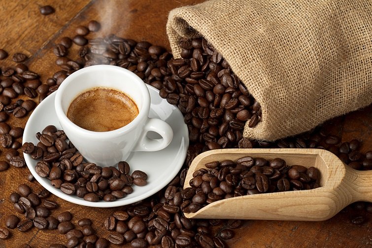 Чашка кави дає вам кофеїн, але що вона забирає?