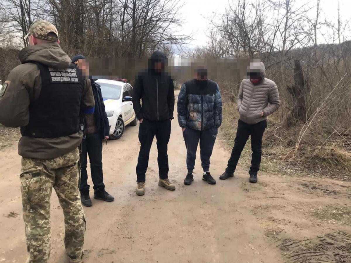 Прикордонники розповіли, як військовозобов’язані чоловіки намагаються втекти з України
