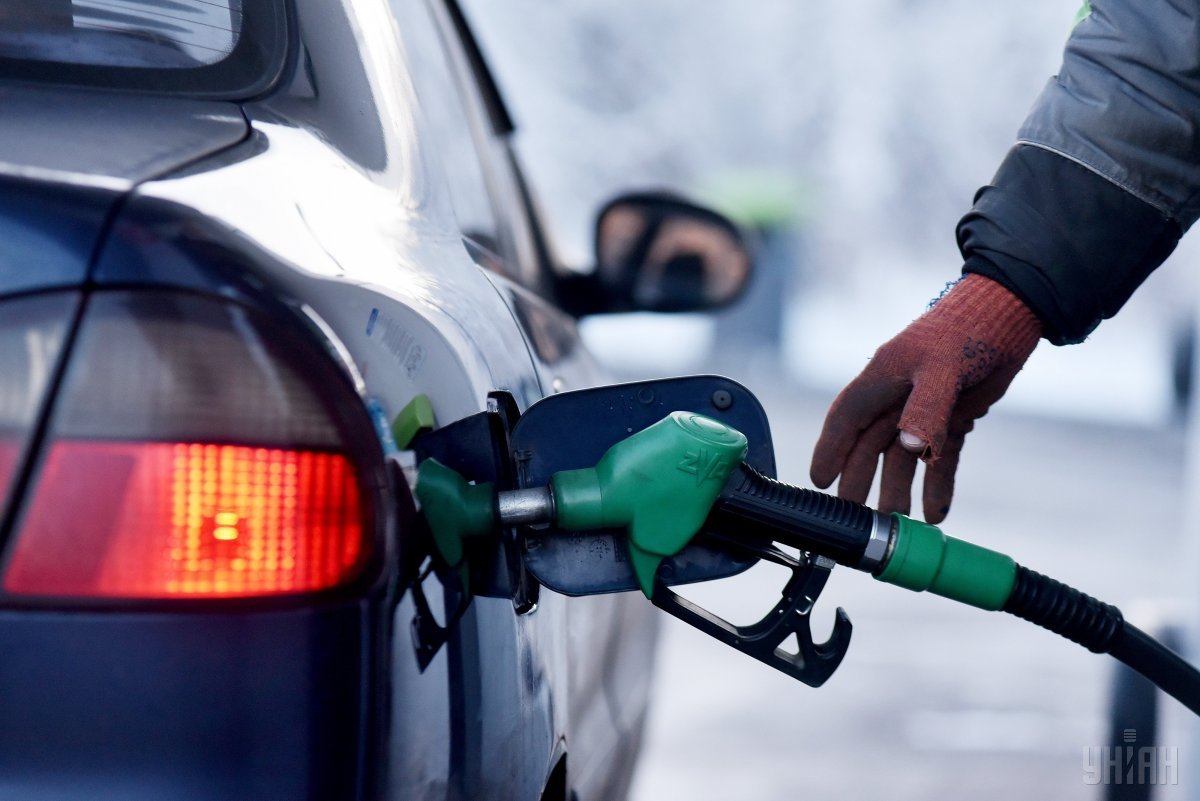Українцям розповіли, скільки коштуватимуть бензин і автогаз у 2022 році